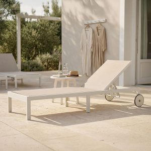 Ξαπλώστρα Mailo pakoworld λευκό αλουμίνιο και textilene σε μπεζ απόχρωση 71x206x30εκ